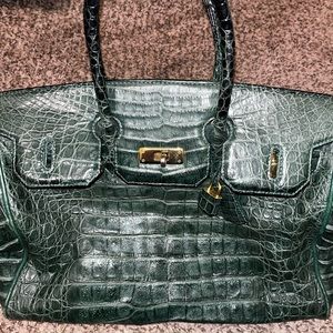 Eileen Kramer green crocodile leather bag. It is a vintage bag.
